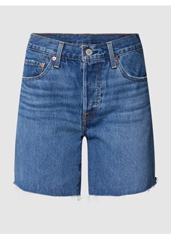 Szorty jeansowe z postrzępionymi brzegami ze sklepu Peek&Cloppenburg  w kategorii Szorty - zdjęcie 167792777