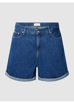 Szorty jeansowe PLUS SIZE o kroju mom fit z detalem z logo ze sklepu Peek&Cloppenburg  w kategorii Szorty - zdjęcie 167794059