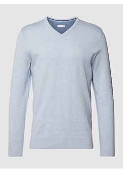 Sweter z dzianiny z wyhaftowanym logo model ‘BASIC’ ze sklepu Peek&Cloppenburg  w kategorii Swetry męskie - zdjęcie 167815425