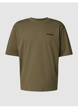 T-shirt basic o kroju oversized z detalem z logo ze sklepu Peek&Cloppenburg  w kategorii T-shirty męskie - zdjęcie 167816335