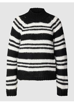 Sweter z dzianiny ze wzorem w paski model ‘NARMANELL’ ze sklepu Peek&Cloppenburg  w kategorii Swetry damskie - zdjęcie 167820225