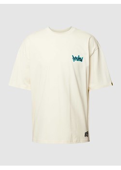 T-shirt o kroju oversized z nadrukiem w stylu graffiti z tyłu ze sklepu Peek&Cloppenburg  w kategorii T-shirty męskie - zdjęcie 167820927