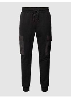 Spodnie dresowe z kieszeniami cargo ze sklepu Peek&Cloppenburg  w kategorii Spodnie męskie - zdjęcie 167872077