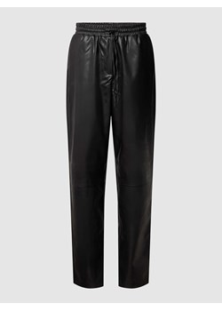 Spodnie materiałowe z imitacji skóry model ‘SELMA’ ze sklepu Peek&Cloppenburg  w kategorii Spodnie damskie - zdjęcie 167878749