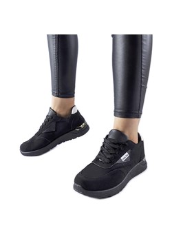 Czarne materiałowe sneakersy Geraldino ze sklepu ButyModne.pl w kategorii Buty sportowe damskie - zdjęcie 167883686