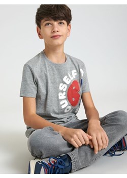 Sinsay - Koszulka z nadrukiem - szary ze sklepu Sinsay w kategorii T-shirty chłopięce - zdjęcie 167888588