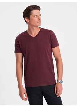 Męska klasyczna bawełniana koszulka z dekoltem w serek BASIC - bordowa V9 OM-TSBS-0145 ze sklepu ombre w kategorii T-shirty męskie - zdjęcie 167890146