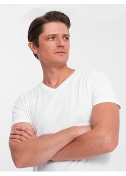 Klasyczna męska bawełniana koszulka z dekoltem w serek BASIC - biała V4 OM-TSBS-0145 ze sklepu ombre w kategorii T-shirty męskie - zdjęcie 167890195