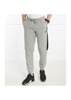 EA7 Spodnie dresowe | Regular Fit ze sklepu Gomez Fashion Store w kategorii Spodnie męskie - zdjęcie 167896157