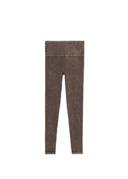 Cropp - Prążkowane brązowe legginsy - brązowy ze sklepu Cropp w kategorii Spodnie damskie - zdjęcie 167900606