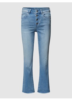 Jeansy o rozkloszowanym kroju z naszywką z logo ze sklepu Peek&Cloppenburg  w kategorii Jeansy damskie - zdjęcie 167931578
