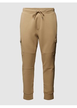 Spodnie dresowe z detalem z logo w jednolitym kolorze ze sklepu Peek&Cloppenburg  w kategorii Spodnie męskie - zdjęcie 167933265