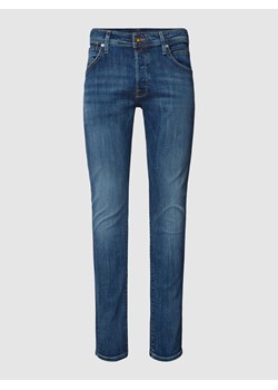 Jeansy o kroju slim fit z naszywką z logo model ‘GLENN’ ze sklepu Peek&Cloppenburg  w kategorii Jeansy męskie - zdjęcie 167940259