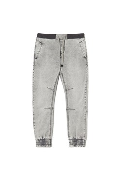 Cropp - Jasnoszare jeansowe joggery chino - jasny szary ze sklepu Cropp w kategorii Jeansy męskie - zdjęcie 167946717