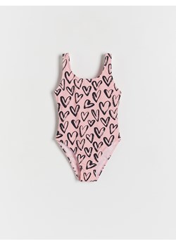 Reserved - Jednoczęściowy strój kąpielowy we wzory - pastelowy róż ze sklepu Reserved w kategorii Stroje kąpielowe - zdjęcie 167947109
