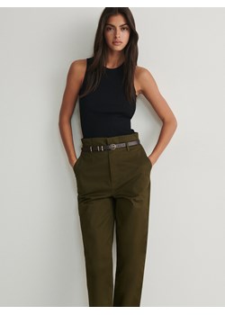 Reserved - Spodnie z paskiem - zielony ze sklepu Reserved w kategorii Spodnie damskie - zdjęcie 167948765