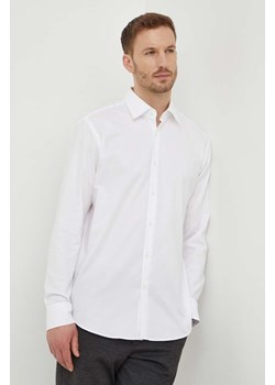BOSS koszula męska kolor biały regular z kołnierzykiem klasycznym 50508772 ze sklepu ANSWEAR.com w kategorii Koszule męskie - zdjęcie 167953395