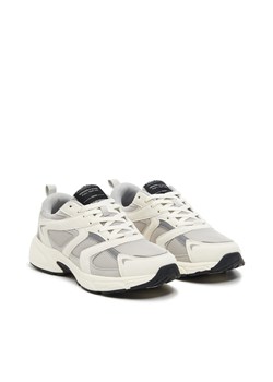 Cropp - Białe sneakersy z elementami reflective - biały ze sklepu Cropp w kategorii Buty sportowe męskie - zdjęcie 168077848