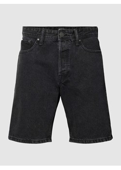 Szorty jeansowe z naszywką z logo model ‘CHRIS’ ze sklepu Peek&Cloppenburg  w kategorii Spodenki męskie - zdjęcie 168093935