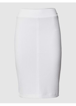 Spódnica o długości do kolan z aplikacją z logo ze sklepu Peek&Cloppenburg  w kategorii Spódnice - zdjęcie 168096318