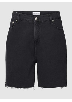 Szorty jeansowe PLUS SIZE z naszywką z logo ze sklepu Peek&Cloppenburg  w kategorii Szorty - zdjęcie 168105217