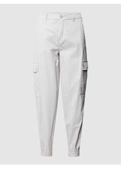 Spodnie cargo o skróconym kroju model ‘FREIGHT’ ze sklepu Peek&Cloppenburg  w kategorii Spodnie damskie - zdjęcie 168107827