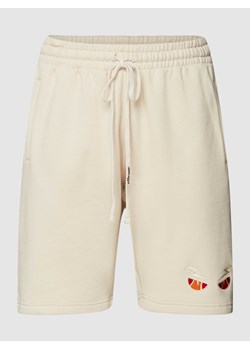 Szorty z detalami z logo model ‘AGUSTO’ ze sklepu Peek&Cloppenburg  w kategorii Spodnie męskie - zdjęcie 168108507
