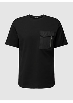 T-shirt z kieszenią na piersi i detalem z logo ze sklepu Peek&Cloppenburg  w kategorii T-shirty męskie - zdjęcie 168111658