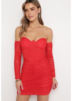 Czerwona Dopasowana Sukienka Mini z Marszczeniem Iobe ze sklepu Born2be Odzież w kategorii Sukienki - zdjęcie 168120139