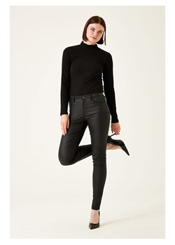 Garcia Spodnie w kolorze czarnym ze sklepu Limango Polska w kategorii Spodnie damskie - zdjęcie 168121795