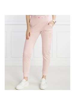 EA7 Spodnie dresowe | Regular Fit ze sklepu Gomez Fashion Store w kategorii Spodnie damskie - zdjęcie 168136695