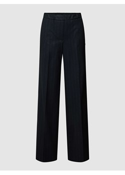 Spodnie materiałowe z dodatkiem wiskozy i wzorem w cienkie prążki ze sklepu Peek&Cloppenburg  w kategorii Spodnie damskie - zdjęcie 168146866