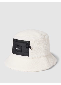 Czapka typu bucket hat z naszywką z logo ze sklepu Peek&Cloppenburg  w kategorii Czapki zimowe damskie - zdjęcie 168150016