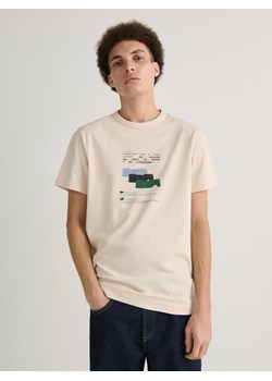 Reserved - T-shirt regular fit z nadrukiem - beżowy ze sklepu Reserved w kategorii T-shirty męskie - zdjęcie 168174209