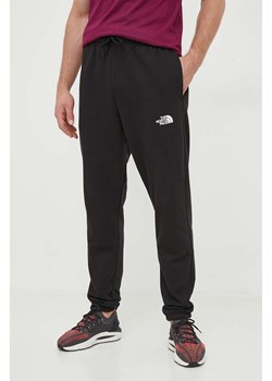 The North Face spodnie dresowe kolor czarny gładkie ze sklepu PRM w kategorii Spodnie męskie - zdjęcie 168186615
