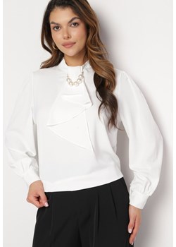 Biała Bluzka z Ozdobnym Krawatem i Perłami Opinua ze sklepu Born2be Odzież w kategorii Bluzki damskie - zdjęcie 168208856