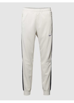 Spodnie dresowe z wyhaftowanym logo ze sklepu Peek&Cloppenburg  w kategorii Spodnie męskie - zdjęcie 168222946