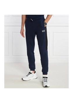 EA7 Spodnie dresowe | Regular Fit ze sklepu Gomez Fashion Store w kategorii Spodnie męskie - zdjęcie 168227968