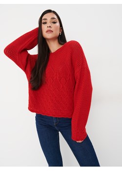 Mohito - Czerwony sweter z ozdobnym splotem - czerwony ze sklepu Mohito w kategorii Swetry damskie - zdjęcie 168235949