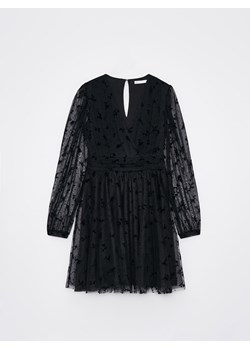 Mohito - Czarna sukienka mini z kopertowym dekoltem - czarny ze sklepu Mohito w kategorii Sukienki - zdjęcie 168235997