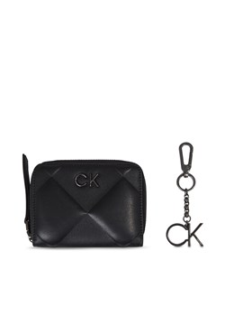 Zestaw portfel i brelok Calvin Klein Ck Quilt Wallet Md/ Key Chain K60K611329 Czarny ze sklepu eobuwie.pl w kategorii Portfele damskie - zdjęcie 168239419