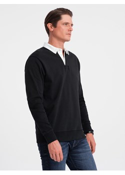 Bluza męska z białym kołnierzykiem polo - czarna V6 OM-SSNZ-0132 ze sklepu ombre w kategorii Bluzy męskie - zdjęcie 168245667