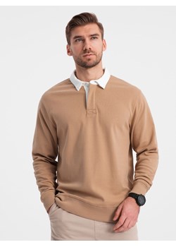 Bluza męska z białym kołnierzykiem polo - jasnobrązowa V8 OM-SSNZ-0132 ze sklepu ombre w kategorii Bluzy męskie - zdjęcie 168245679