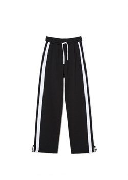 Cropp - Dresowe spodnie z lampasami - czarny ze sklepu Cropp w kategorii Spodnie damskie - zdjęcie 168254115