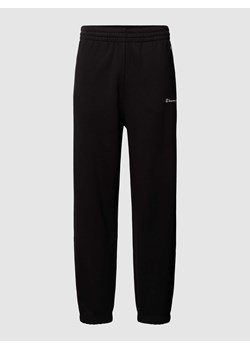 Spodnie dresowe z wyhaftowanym logo model ‘Rochester’ ze sklepu Peek&Cloppenburg  w kategorii Spodnie męskie - zdjęcie 168257835