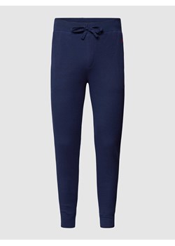 Spodnie dresowe z fakturowanym wzorem model ‘WAFFLE’ ze sklepu Peek&Cloppenburg  w kategorii Spodnie męskie - zdjęcie 168257898
