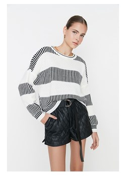 trendyol Sweter w kolorze biało-czarnym ze sklepu Limango Polska w kategorii Swetry damskie - zdjęcie 168263826