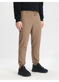 Sinsay - Spodnie dresowe jogger - brązowy ze sklepu Sinsay w kategorii Spodnie męskie - zdjęcie 168268685