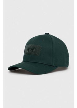 Alpha Industries czapka bawełniana kolor zielony z aplikacją 168903.610-NavyGreen ze sklepu PRM w kategorii Czapki z daszkiem damskie - zdjęcie 168271338