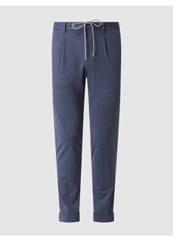 Spodnie sportowe z plisami w pasie ze sklepu Peek&Cloppenburg  w kategorii Spodnie męskie - zdjęcie 168296136